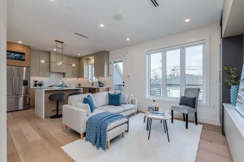 1 2263 E 35TH AVENUE - photo 3 of 31