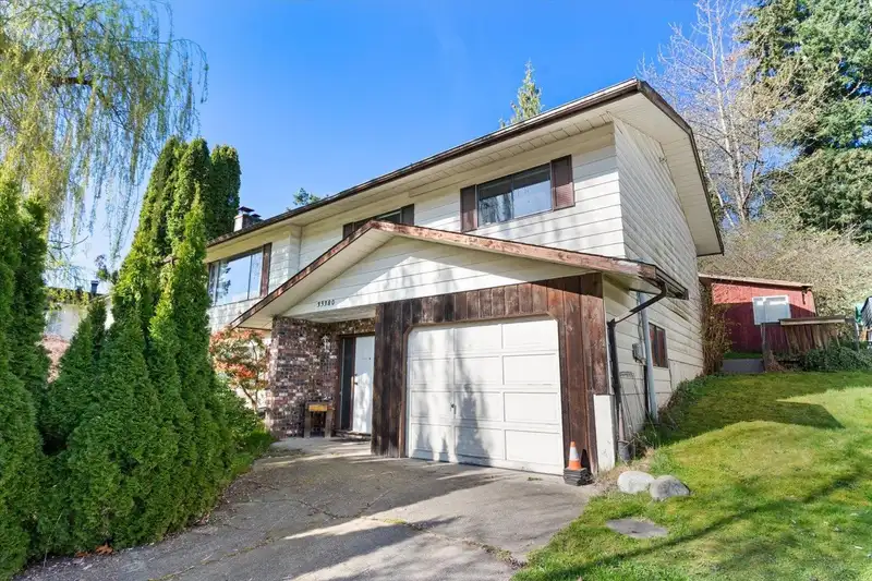 33380 WREN CRESCENT - photo 1 of 36
