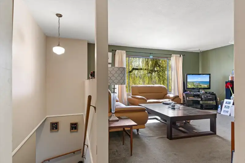 33380 WREN CRESCENT - photo 4 of 36
