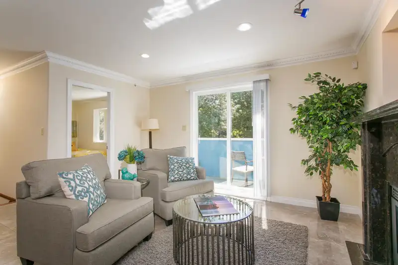 915 E 23RD AVENUE - photo 4 of 30