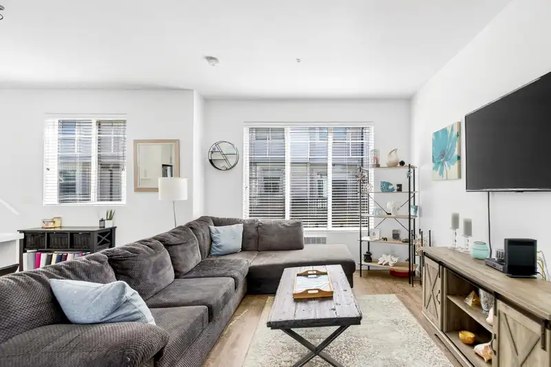 7 11272 240 STREET - photo 3 of 26