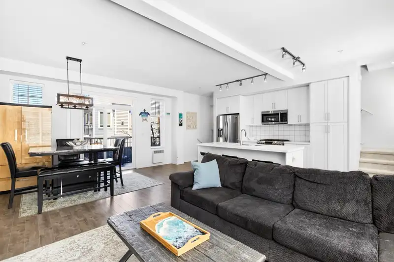 7 11272 240 STREET - photo 4 of 26
