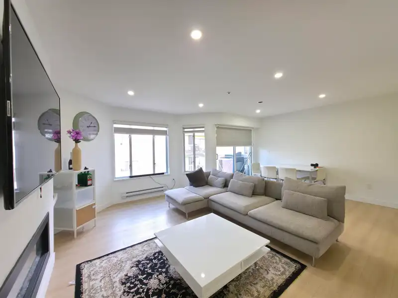 104 20064 56 AVENUE - photo 1 of 21