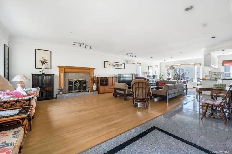 2154 BURQUITLAM DRIVE - photo 2 of 31