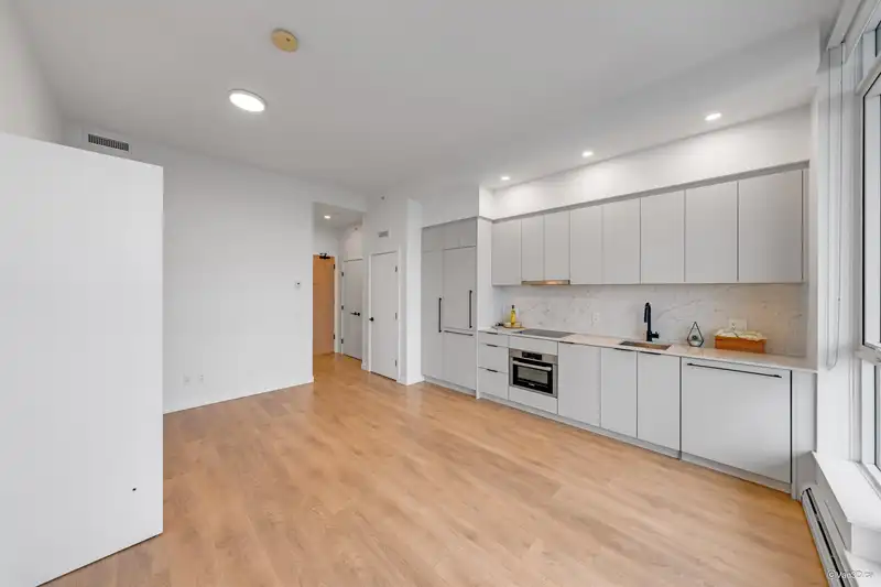 3009 13685 102 AVENUE - photo 1 of 28