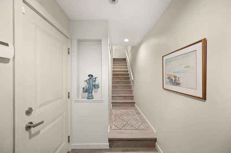 18 3461 PRINCETON AVENUE - photo 3 of 31