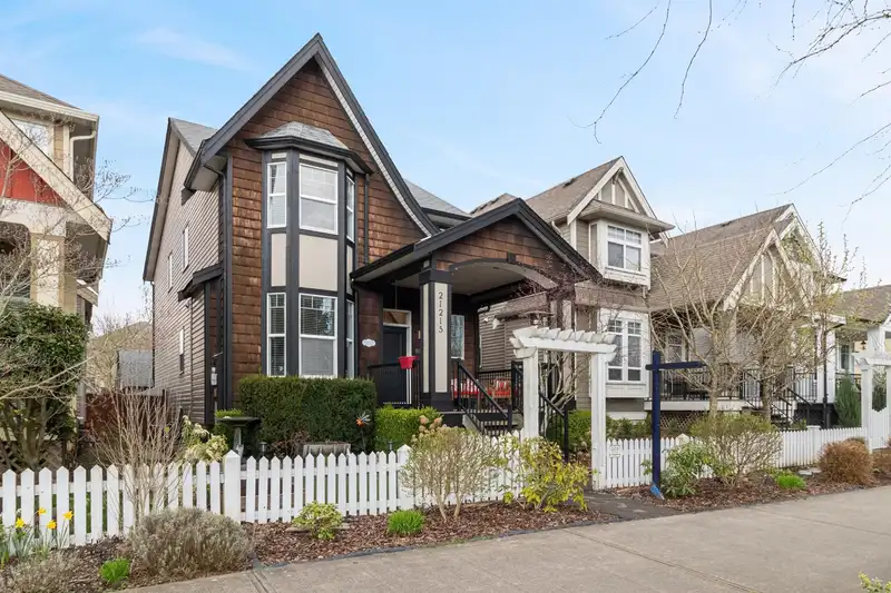 21215 83 AVENUE - photo 1 of 33