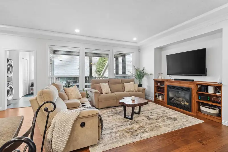 21215 83 AVENUE - photo 3 of 33