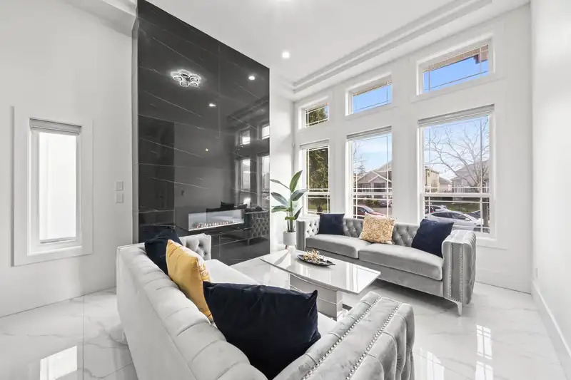 15079 67 AVENUE - photo 3 of 40