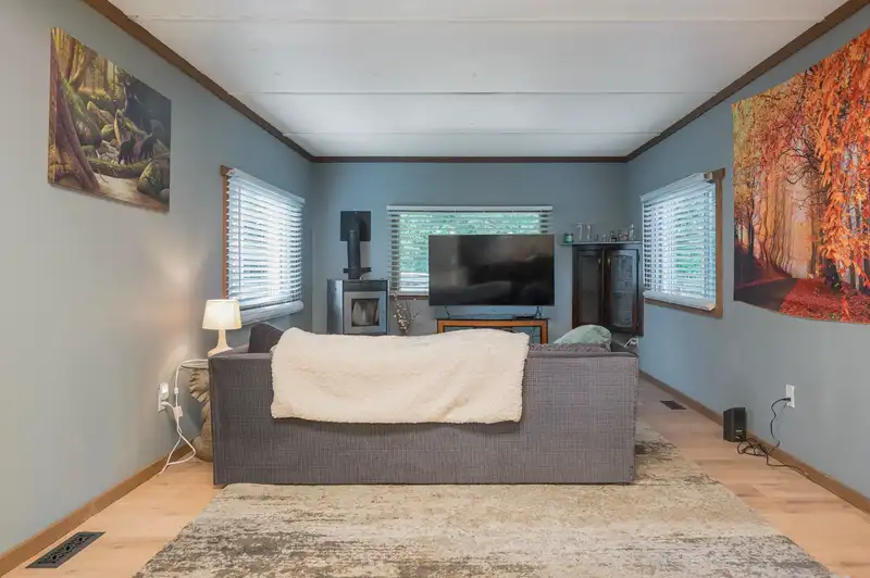 39 3942 COLUMBIA VALLEY ROAD - photo 4 of 36