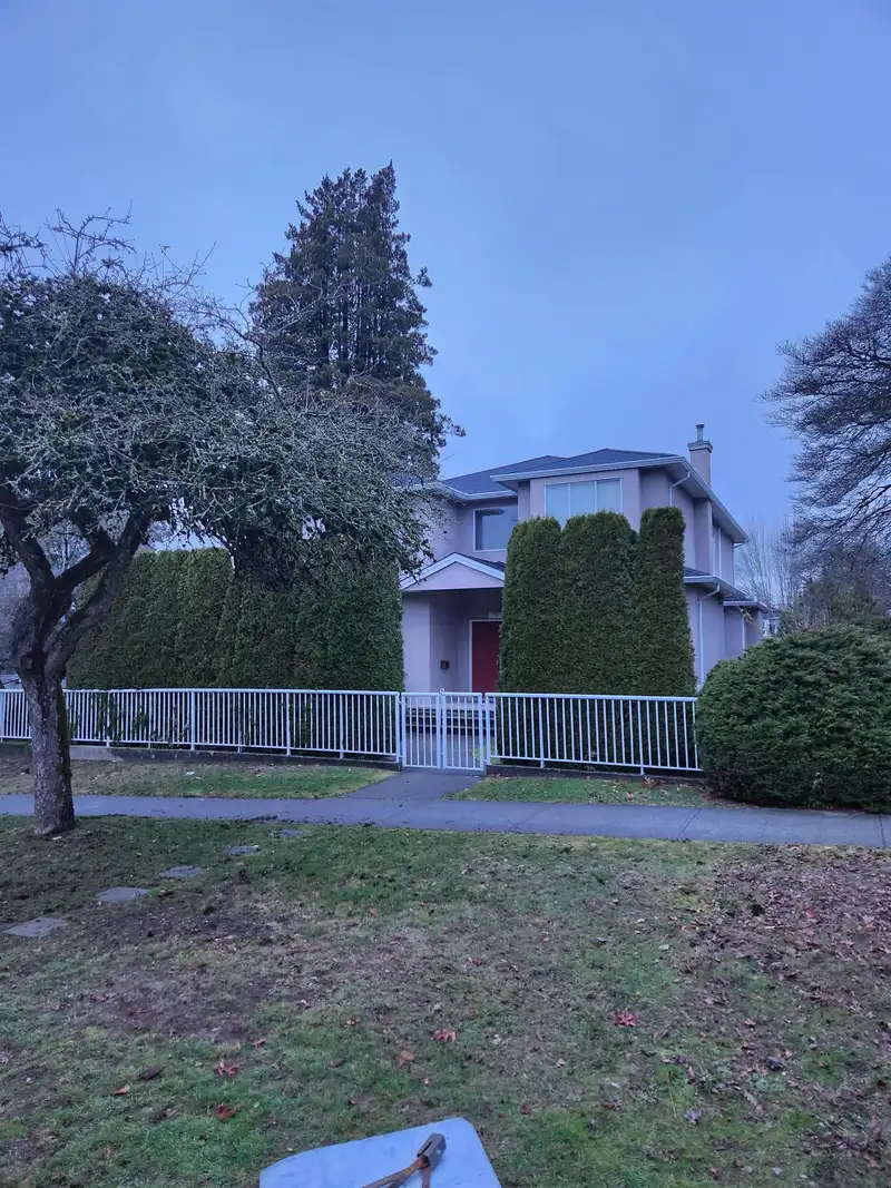 699 W 29TH AVENUE - photo 1 of 1