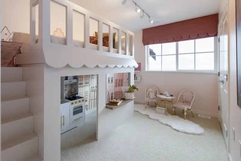 166 3637 SHEFFIELD AVENUE - photo 2 of 9