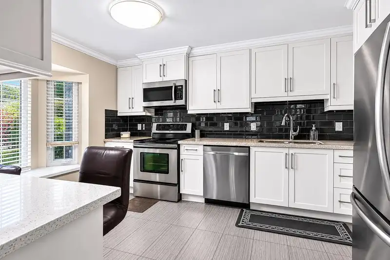18 8111 SAUNDERS ROAD - photo 3 of 38