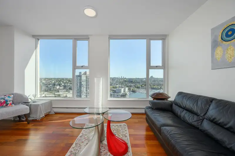 3707 1009 EXPO BOULEVARD - photo 3 of 27