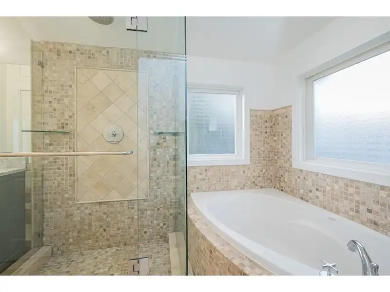14057 66 AVENUE - photo 3 of 15