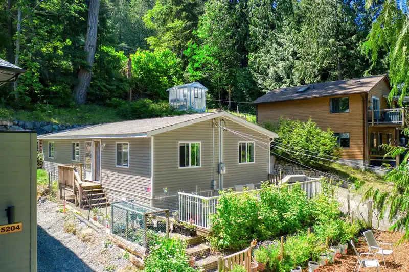 5200 WESJAC ROAD - photo 2 of 17