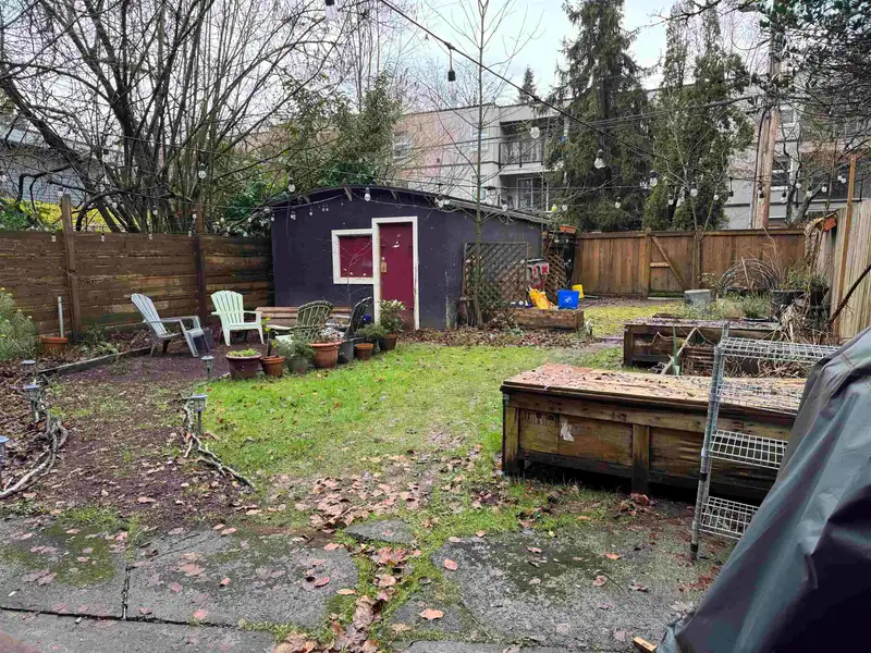 1437 E 10TH AVENUE - photo 3 of 5