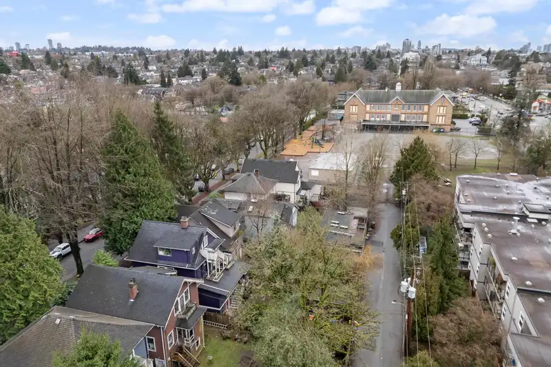 1437 E 10TH AVENUE - photo 4 of 5