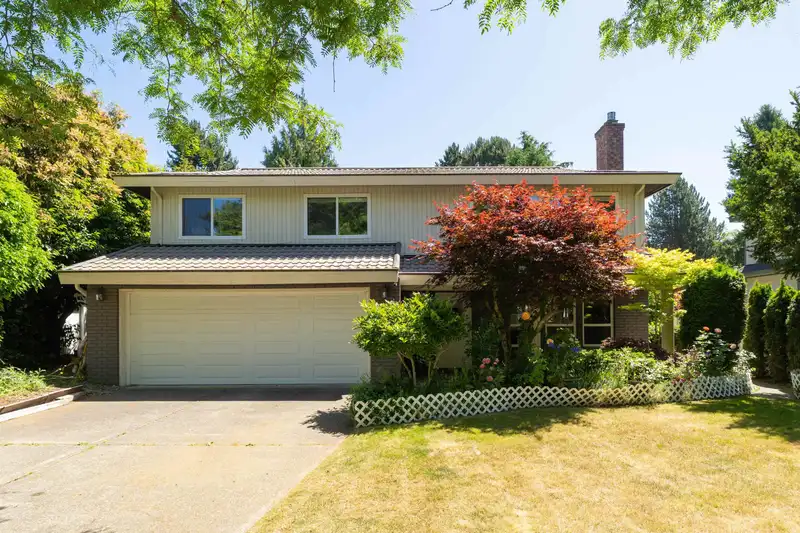 1722 145A STREET - photo 1 of 30