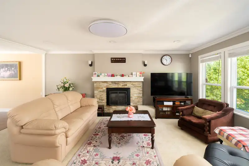 1722 145A STREET - photo 2 of 30
