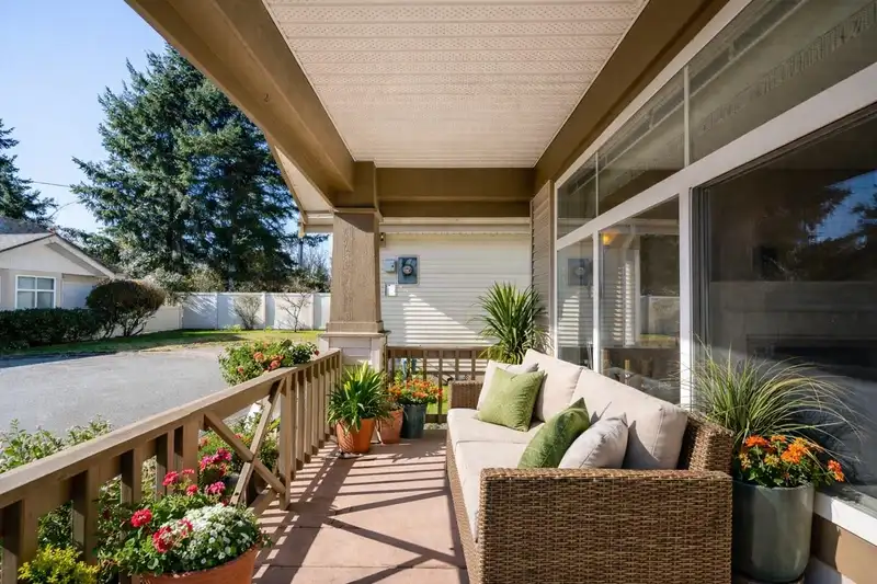 51 8555 209 STREET - photo 2 of 40