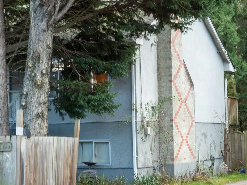 11230 72 AVENUE - photo 2 of 8
