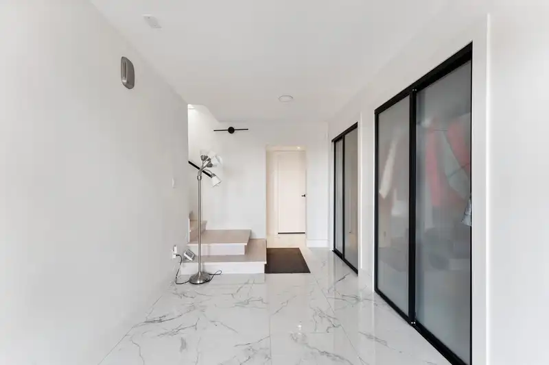 1725 ROSEBERY AVENUE - photo 4 of 35