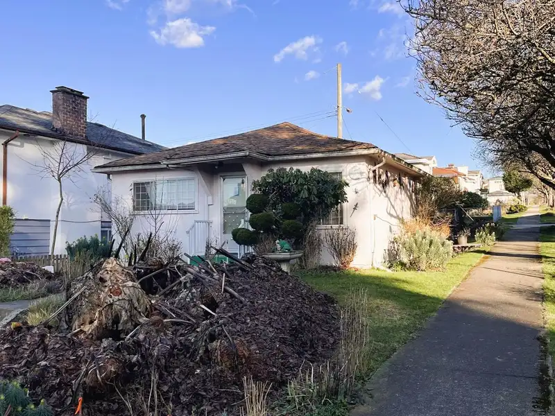 3996 LILLOOET STREET - photo 2 of 10