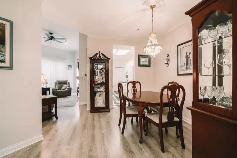 402 2995 PRINCESS CRESCENT - photo 1 of 27