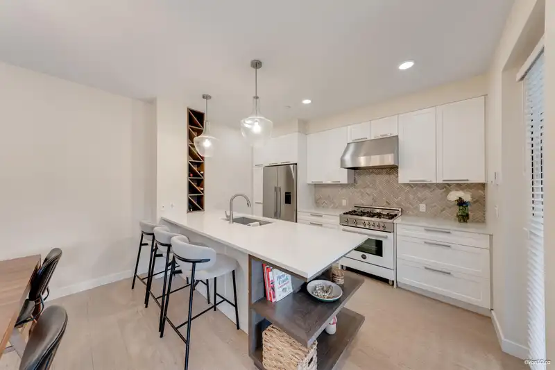 102 33540 MAYFAIR AVENUE - photo 3 of 36