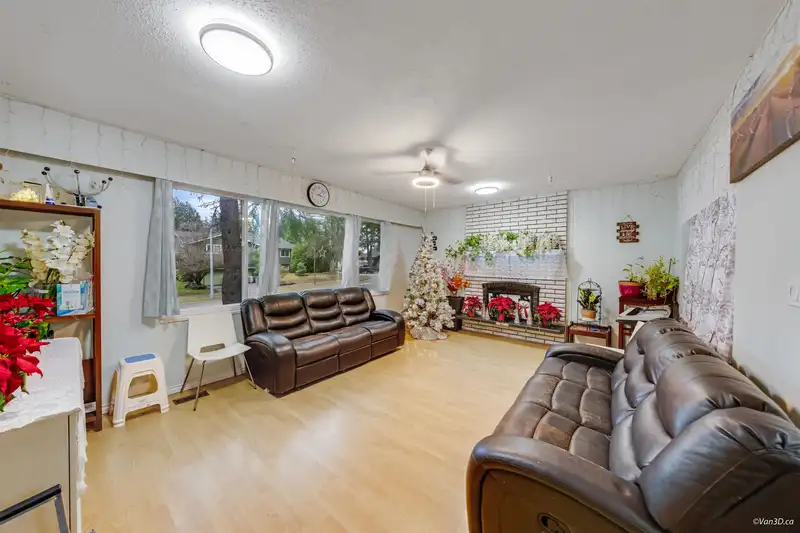 14436 102B AVENUE - photo 3 of 35