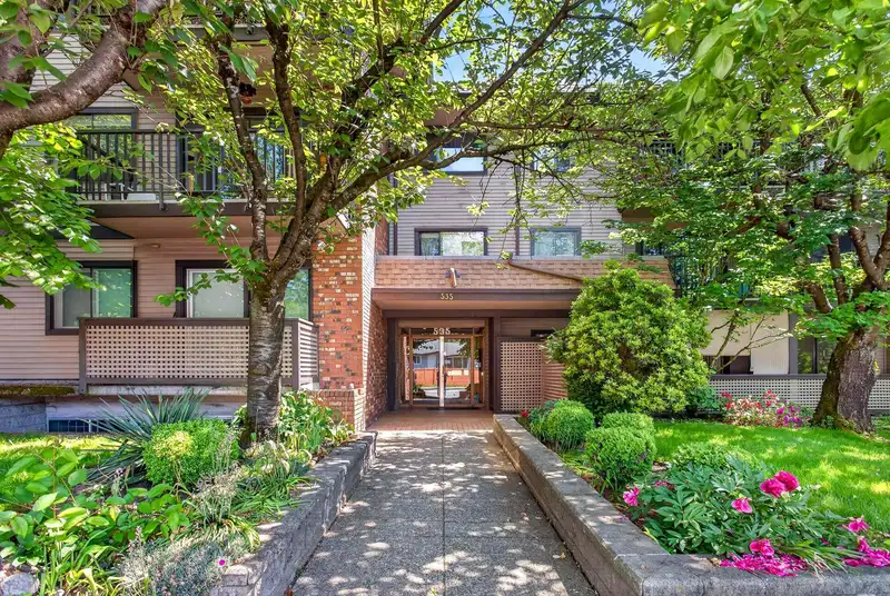 115 535 BLUE MOUNTAIN STREET - photo 1 of 38