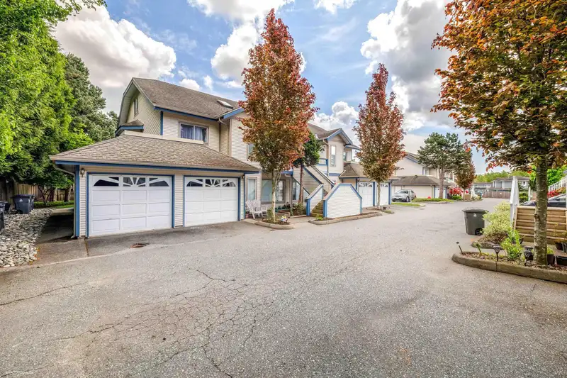 222 7837 120A STREET - photo 2 of 27