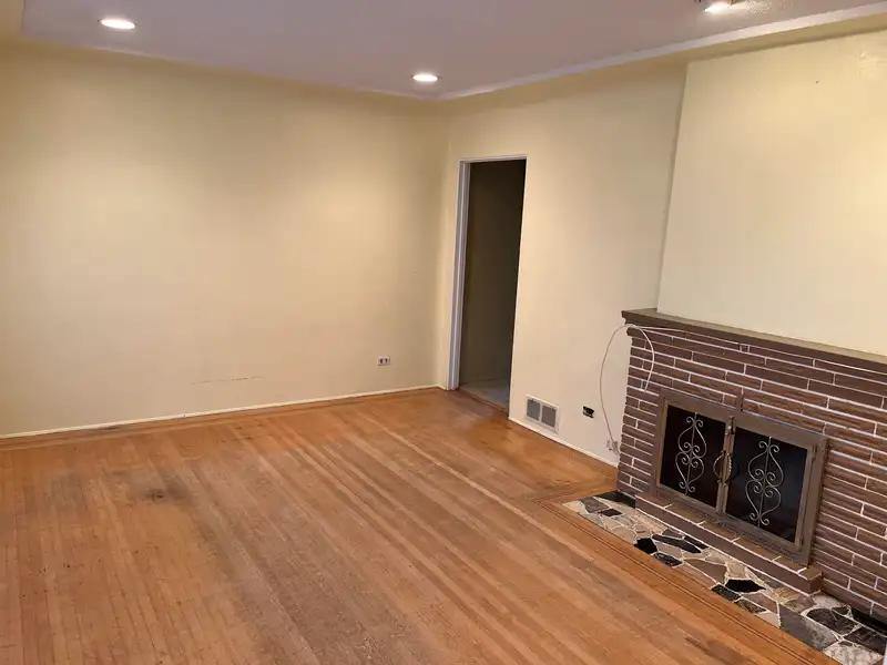 1419 E 30TH AVENUE - photo 2 of 12