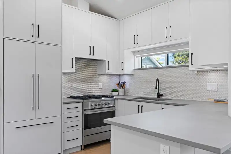 1313 E 20TH AVENUE - photo 4 of 40