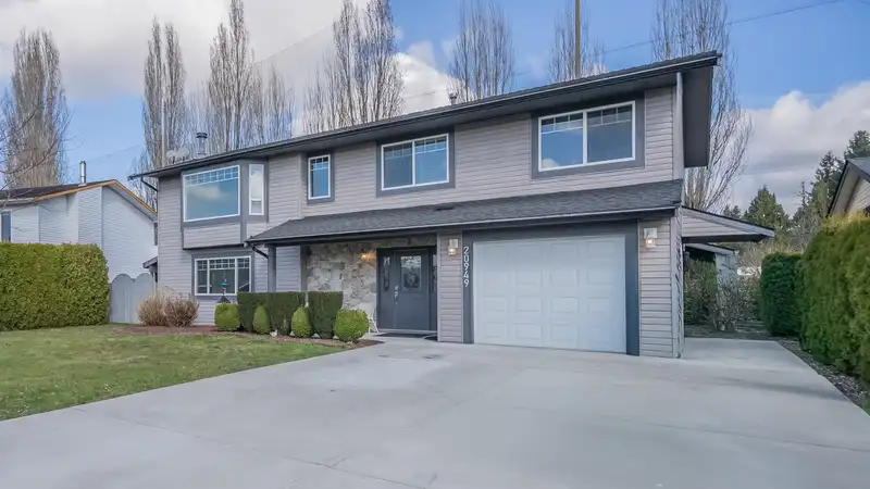 20949 52 AVENUE - photo 1 of 40
