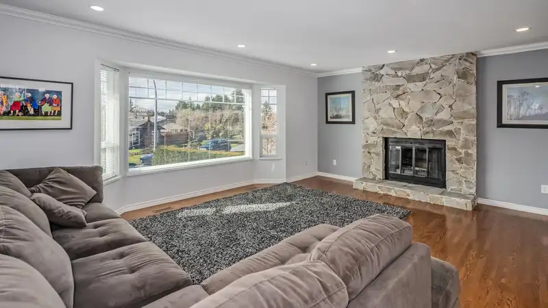 20949 52 AVENUE - photo 3 of 40