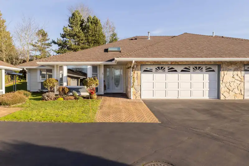 5 21746 52 AVENUE - photo 1 of 37