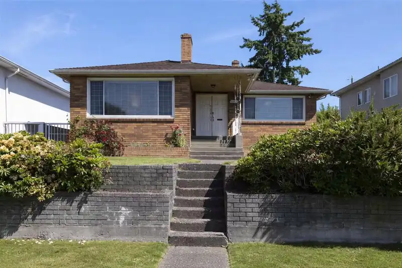1563 E 59TH AVENUE - photo 1 of 14