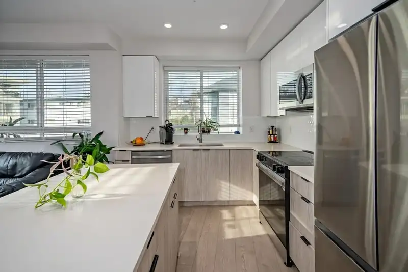 413 11655 FRASER STREET - photo 3 of 40