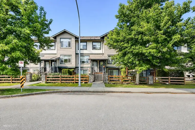 54 16233 83 AVENUE - photo 2 of 30