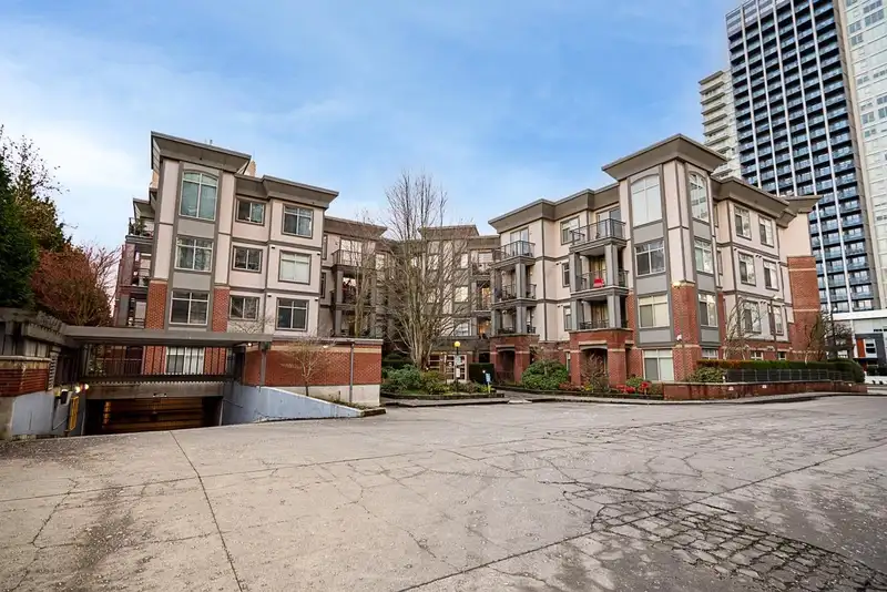 117 10499 UNIVERSITY DRIVE - photo 3 of 27