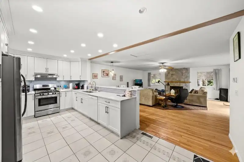 19607 SOMERSET DRIVE - photo 2 of 37
