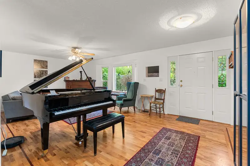 1559 PARK AVENUE - photo 4 of 37