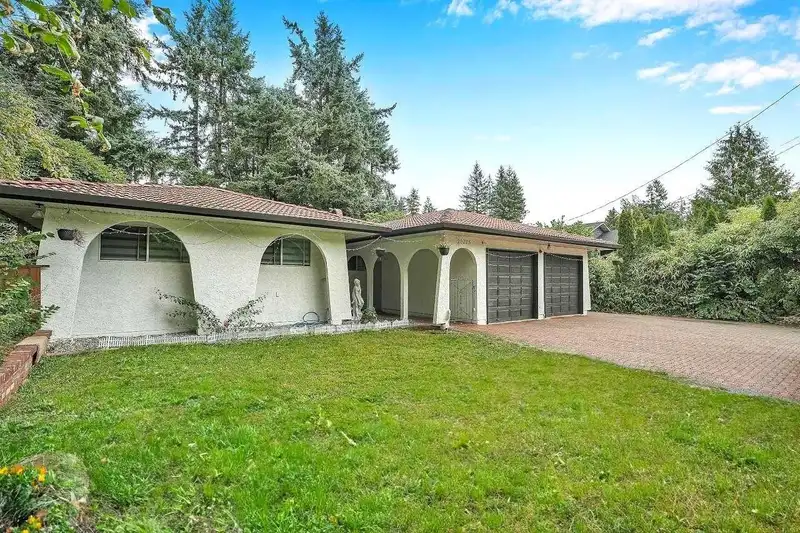 20225 40 AVENUE - photo 3 of 33