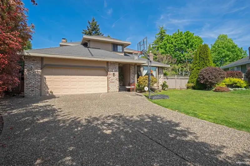 14937 20A AVENUE - photo 2 of 40