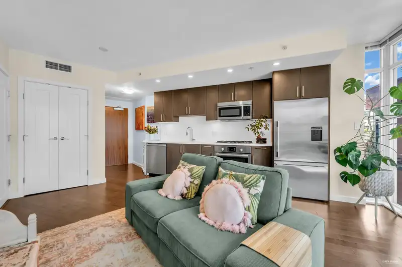 610 88 W 1ST AVENUE - photo 1 of 24
