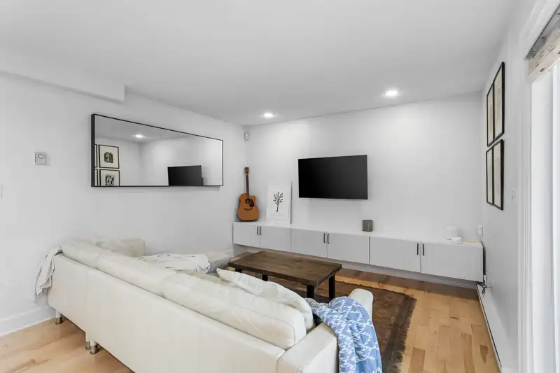 104 1045 W 8TH AVENUE - photo 2 of 19