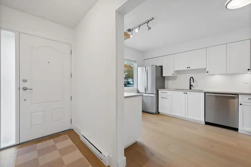 44 3151 SPRINGFIELD DRIVE - photo 3 of 34