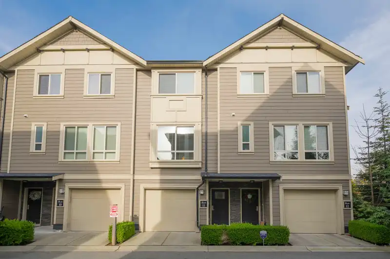 11 19913 70 AVENUE - photo 1 of 33
